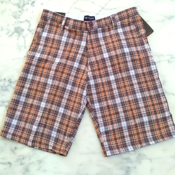 NWT. Men's 100% Cotton Flat Front Multi Color Plaid Shorts. - Picture 2 of 4